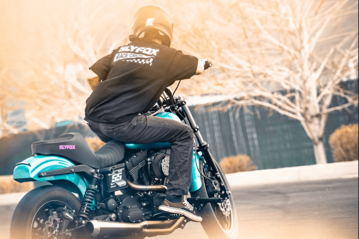 HighNoon vs. Chariot: Finding the Right Fit for Your Riding Style