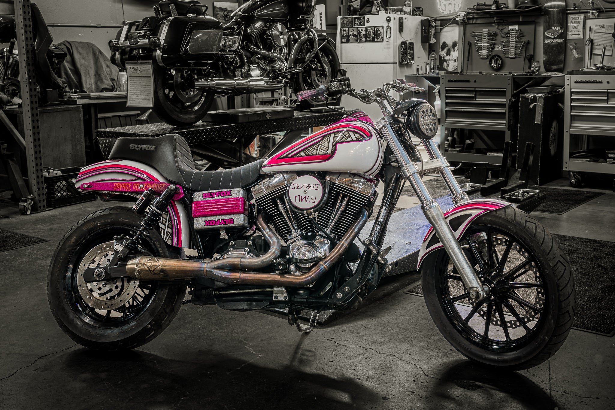 Dyna - '96-'03 - Highnoon Seat - Gray Logo