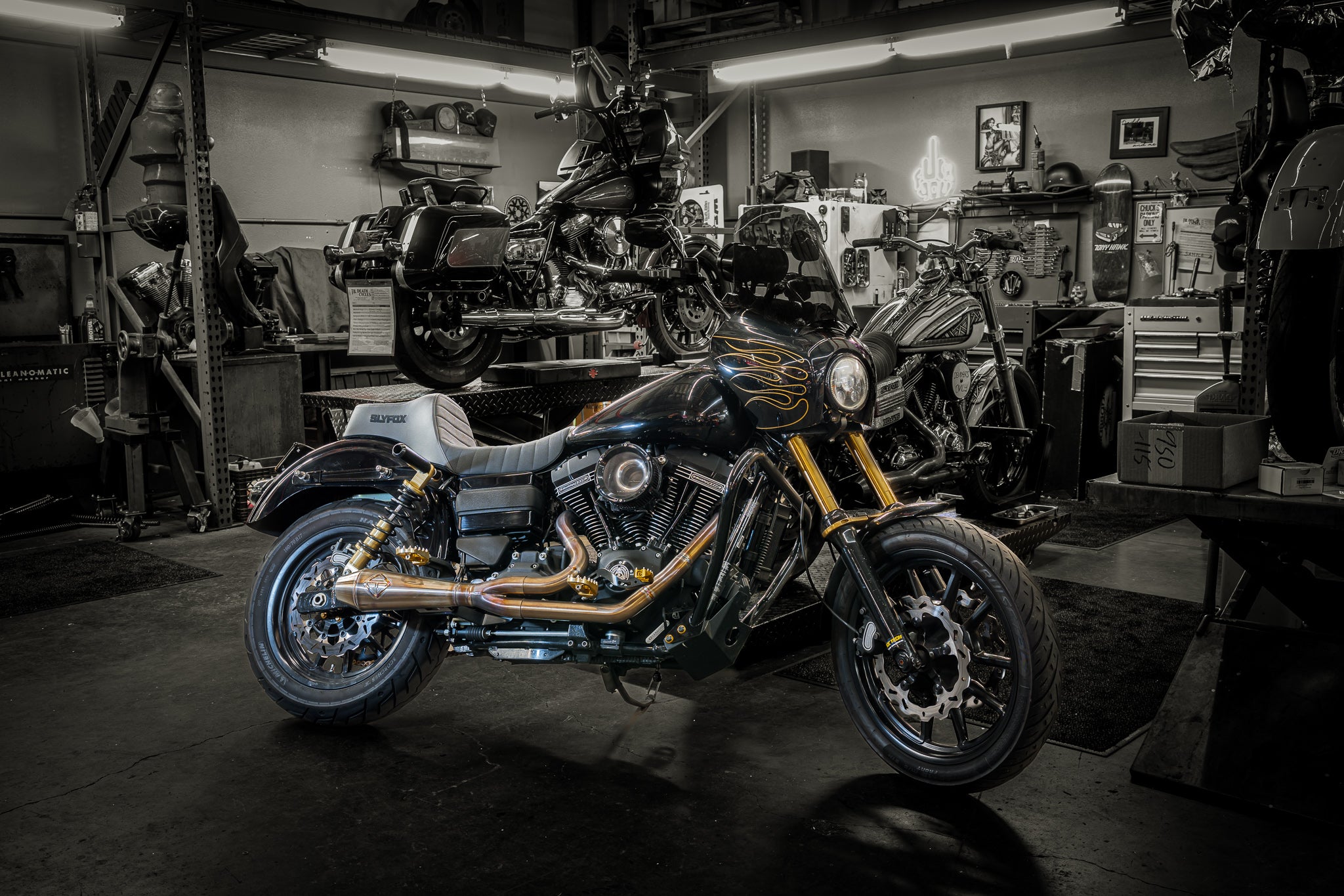Dyna - '96-'03 - Highnoon Seat - Black Logo