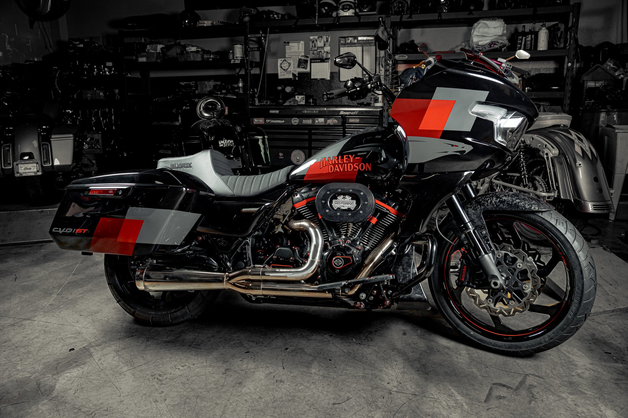 SLYFOX HighNoon Tuck N Roll Seat (Black Logo) Touring 23.5+