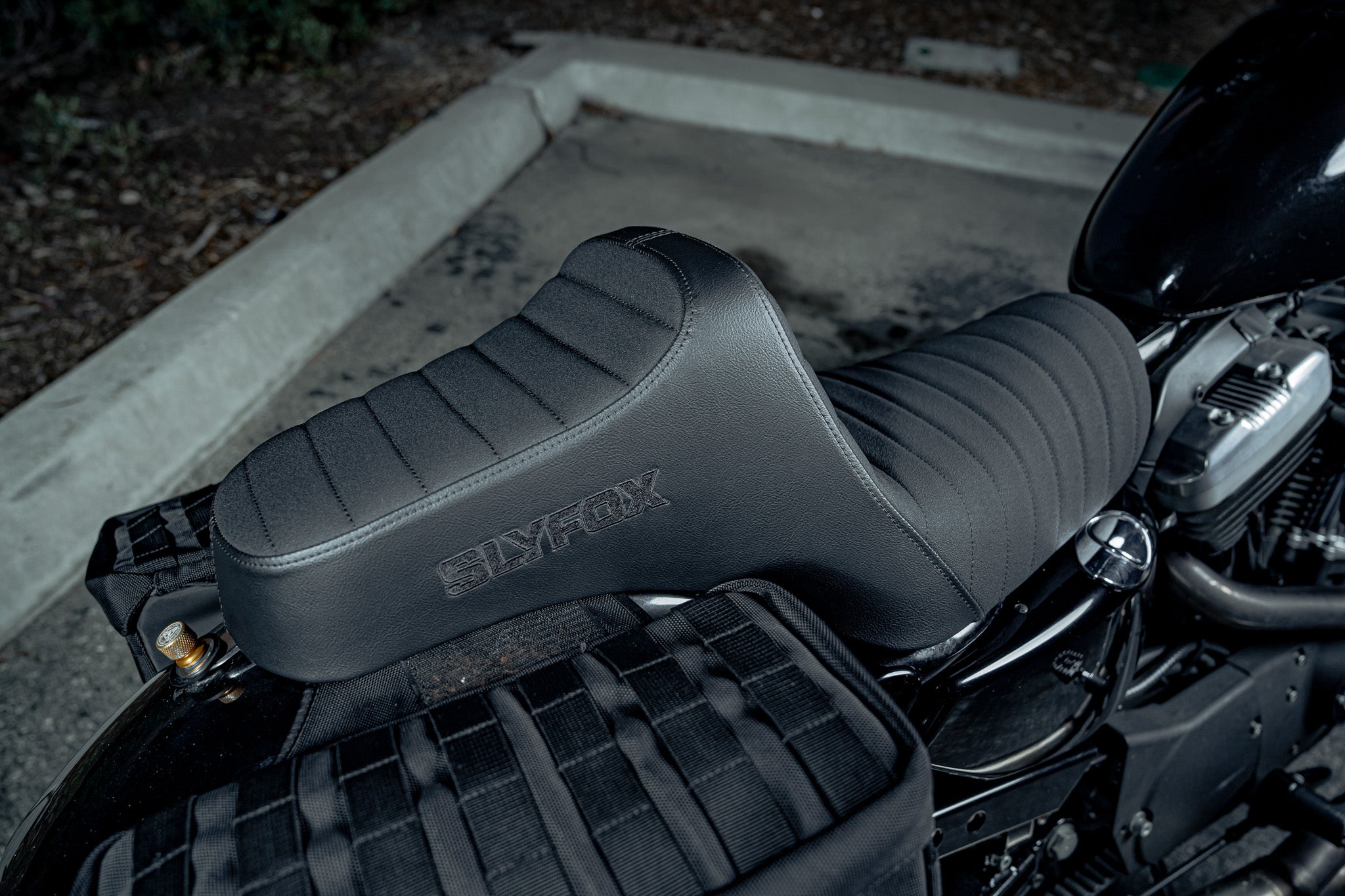 SLYFOX Highnoon Tuck N Roll Seat (Black Logo) Sportster '04+