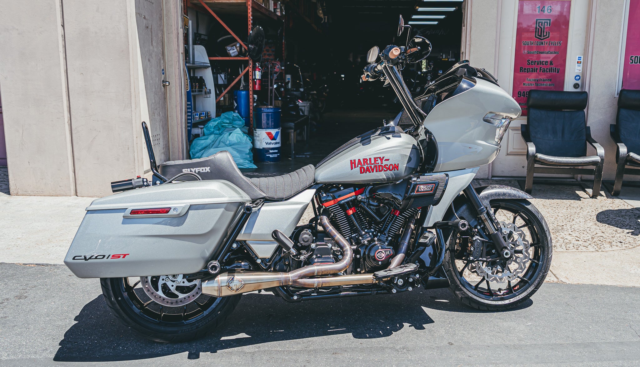 SLYFOX HighNoon Seat (Grey Logo) Touring 23.5+