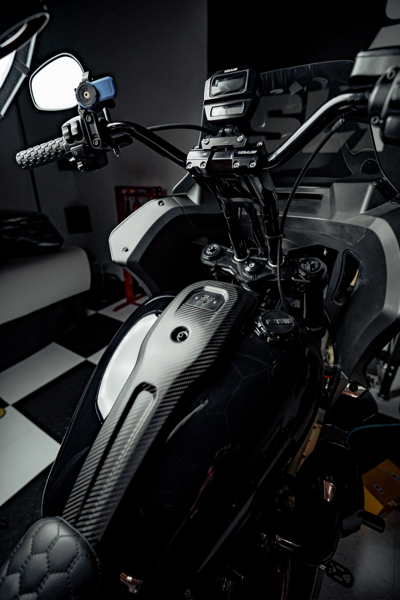 SLYFOX Carbon Dash Matte) Softail