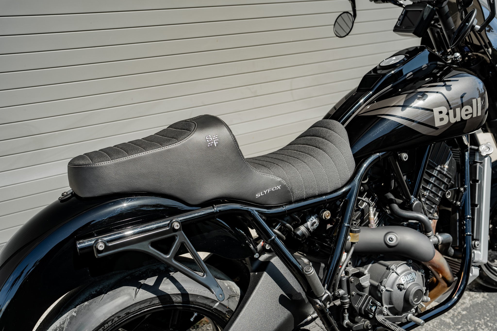 SLYFOX Highnoon Tuck N Roll Seat Buell Super Cruiser