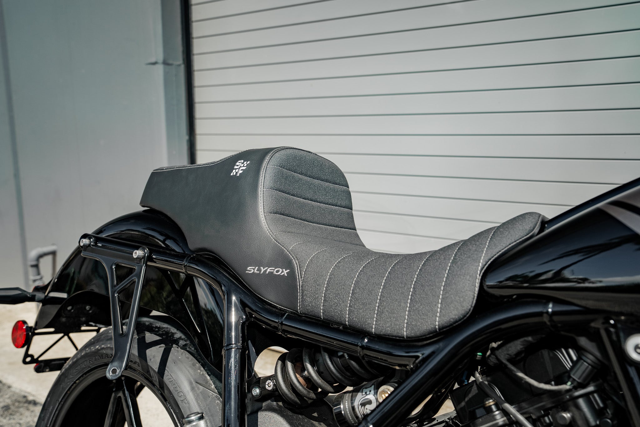 SLYFOX Highnoon Tuck N Roll Seat Buell Super Cruiser