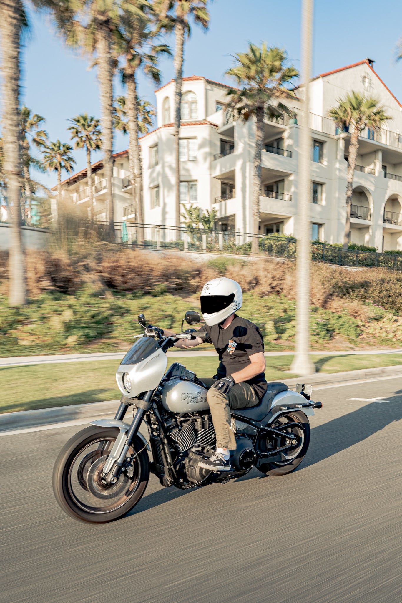 SLYFOX Softail  Lowrider '18 - '25 Drifter Seat - Gray Logo