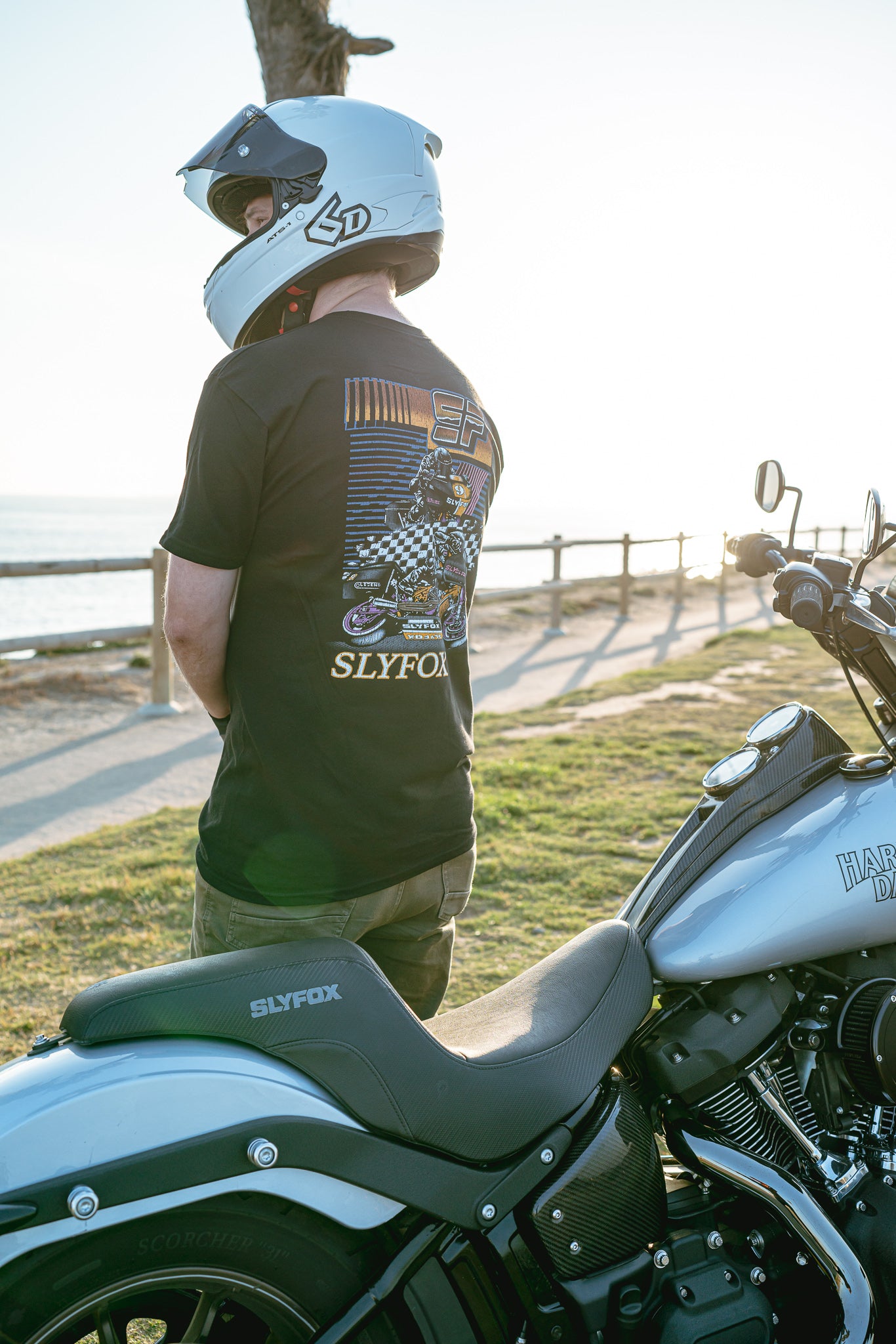 SLYFOX Softail  Lowrider '18 - '25 Drifter Seat - Gray Logo