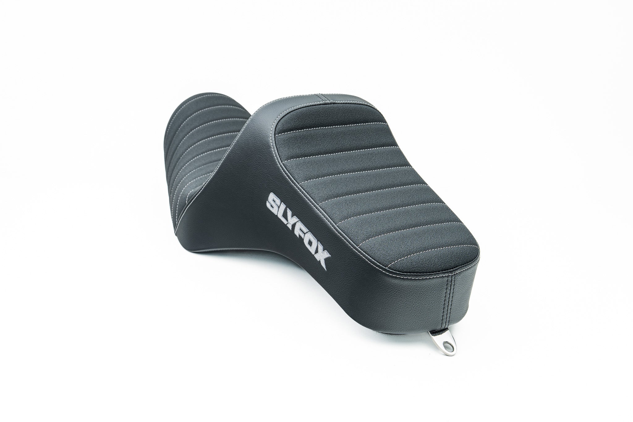 SLYFOX Highnoon Tuck N Roll Seat (Silver Logo) Sportster '04+