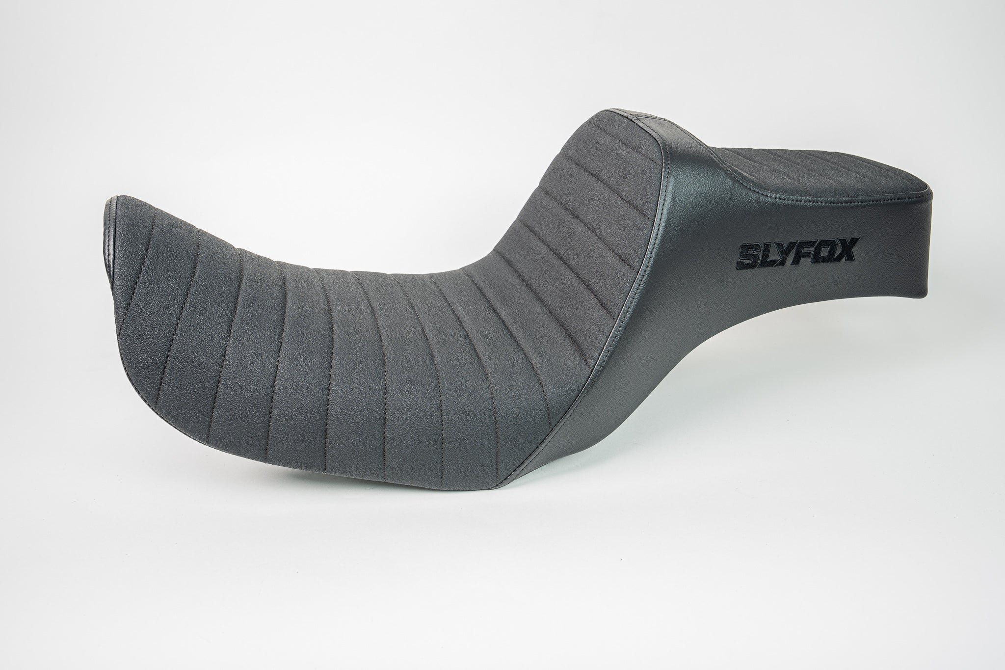 Dyna - '96-'03 - Highnoon Seat - Black Logo